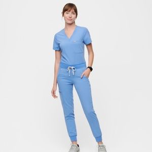 FIGS Ceil Blue Scrub Set in Medium Catarina and Zamora